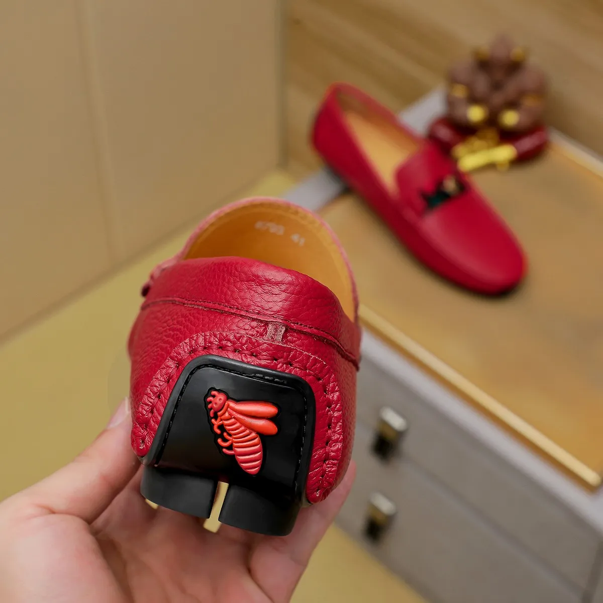 Men's shoes 💰360💰💰GUCCI Gucci official website synchronizes the latest model 🛃The upper is made of imported cowhide, 🐷leather lining, rubber outsole, 🎩🎩top-notch handcrafted workmanship with fine stitches and threads🔍definitely satisfy those perfectionist men who pursue high luxury quality 👏 Colors available! Code number 38-45 Large quantity in stock